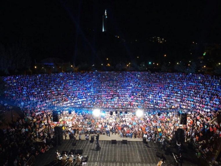Naji Osta pulls off an EPIC concert in Zahle with more than 7000 spectators